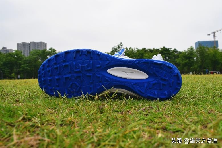 夏季重温2002世界杯的荣光，美津浓MIZUNOWAVECUPLEGENDAS足球鞋