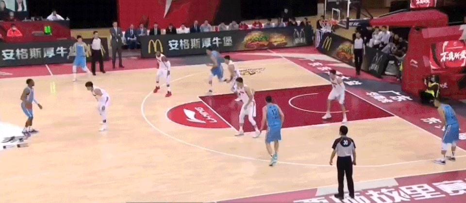 防守基础教学视频,破紧逼防守教学