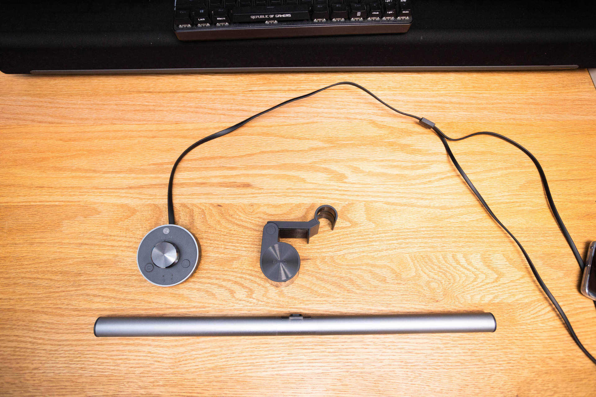 23.8英寸显示器桌面效果,桌面1.3米扩展显示器