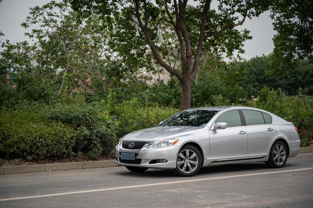 足够强大，就能与自己和解，经典值得回味——二*雷手**克萨斯GS300