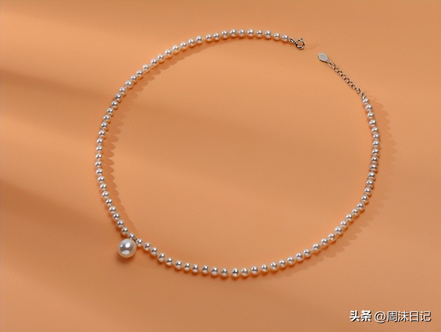 一生一条珍珠项链年轻时髦,女人一生必须要有条珍珠项链