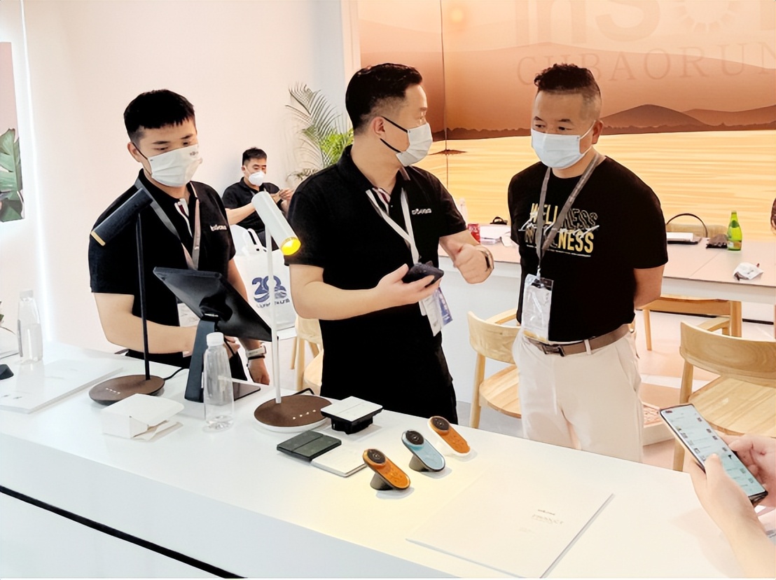 章厚定：五光十色要领跑智能照明赛道