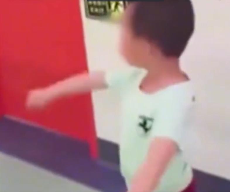 3岁男童补牙意外身亡母亲崩溃,3岁男孩补牙死亡