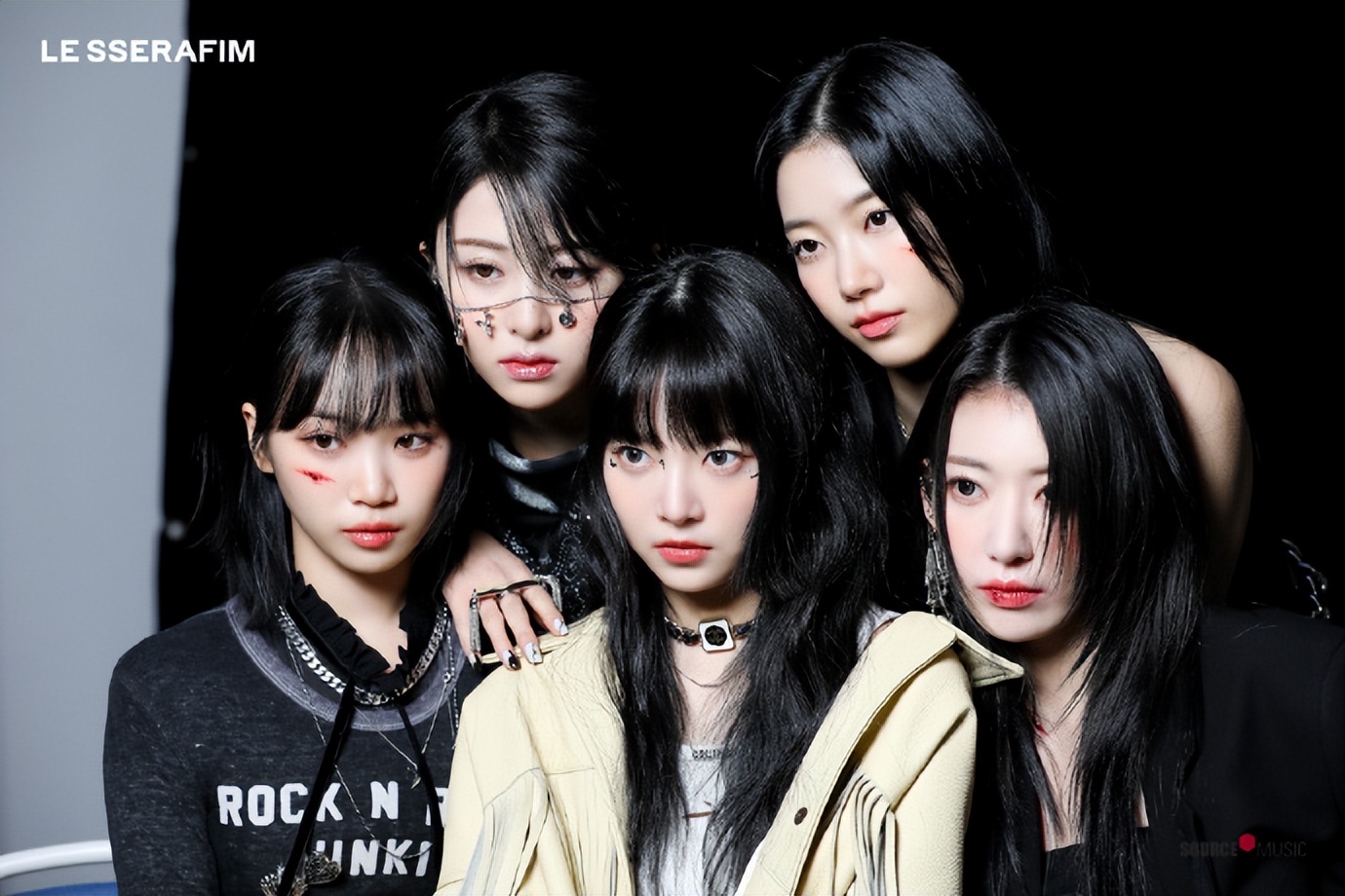 LESSERAFIM陷入了抄袭争议？韩国音乐评论家认为有差异！