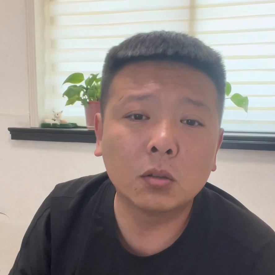 钓鱼是一项有益身心健康的运动,钓鱼是一项很艰辛又快乐的运动