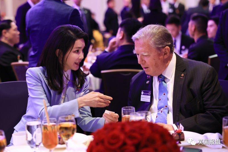 韩国总统夫人访美时装秀,韩国总统夫人出访视频