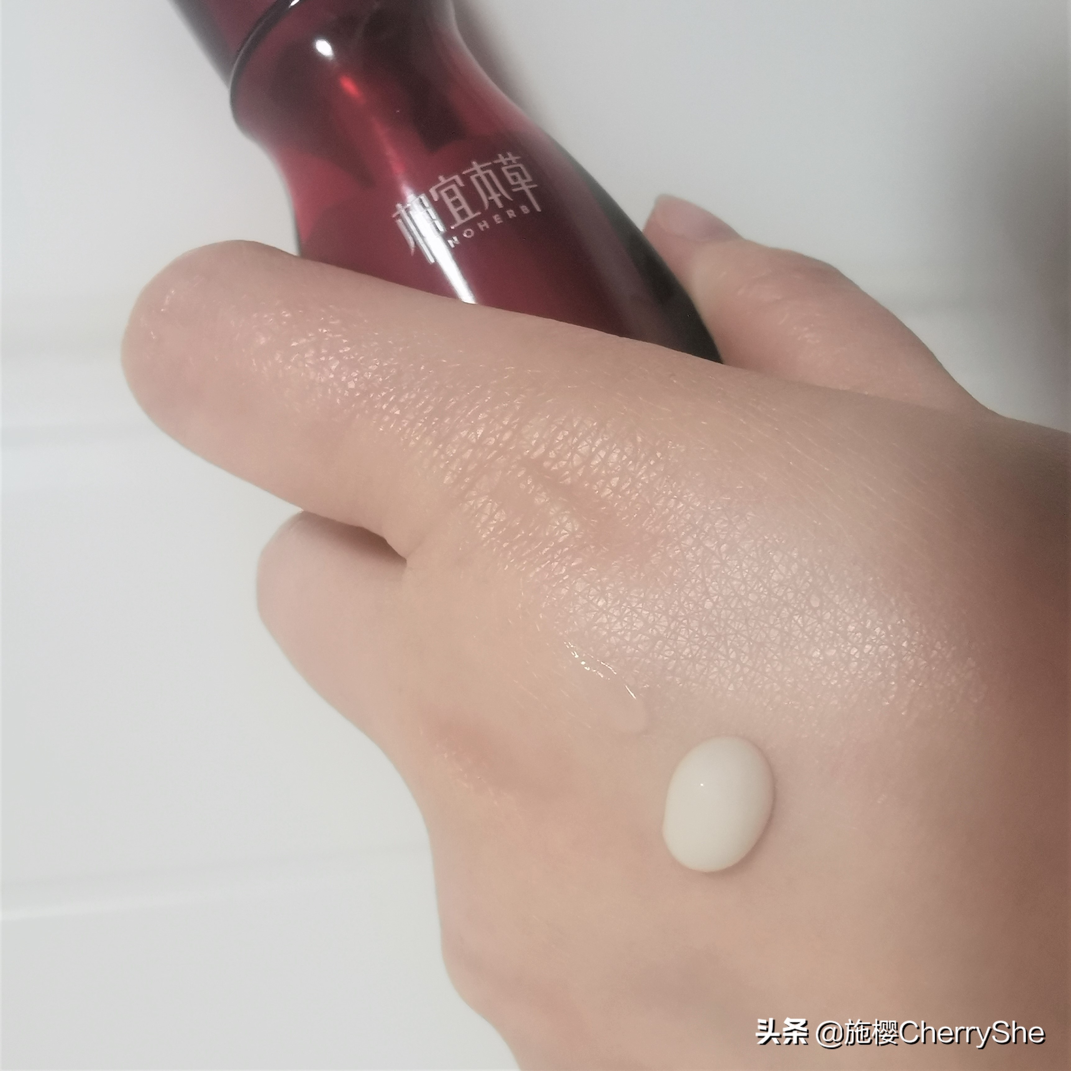 雅顿抗老精华和修丽可哪个好,修丽可和雅顿精华