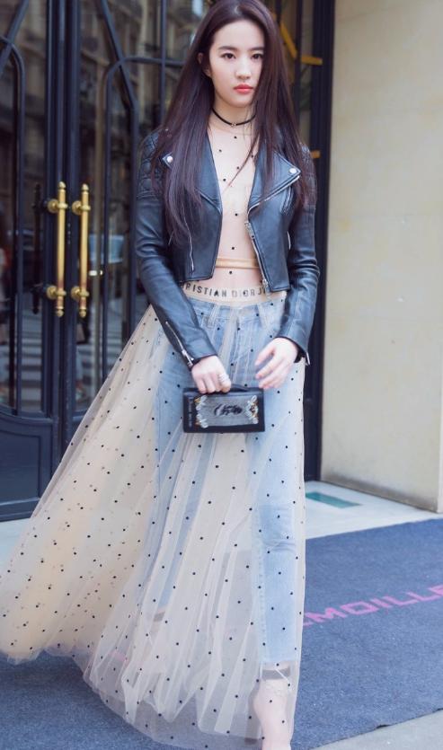 关晓彤为谁挡热搜,关晓彤烂大街造型