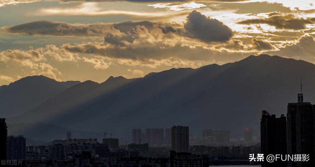 丁达尔效应达利园效应达芬奇效应,达利园效应和丁达尔效应同时出现
