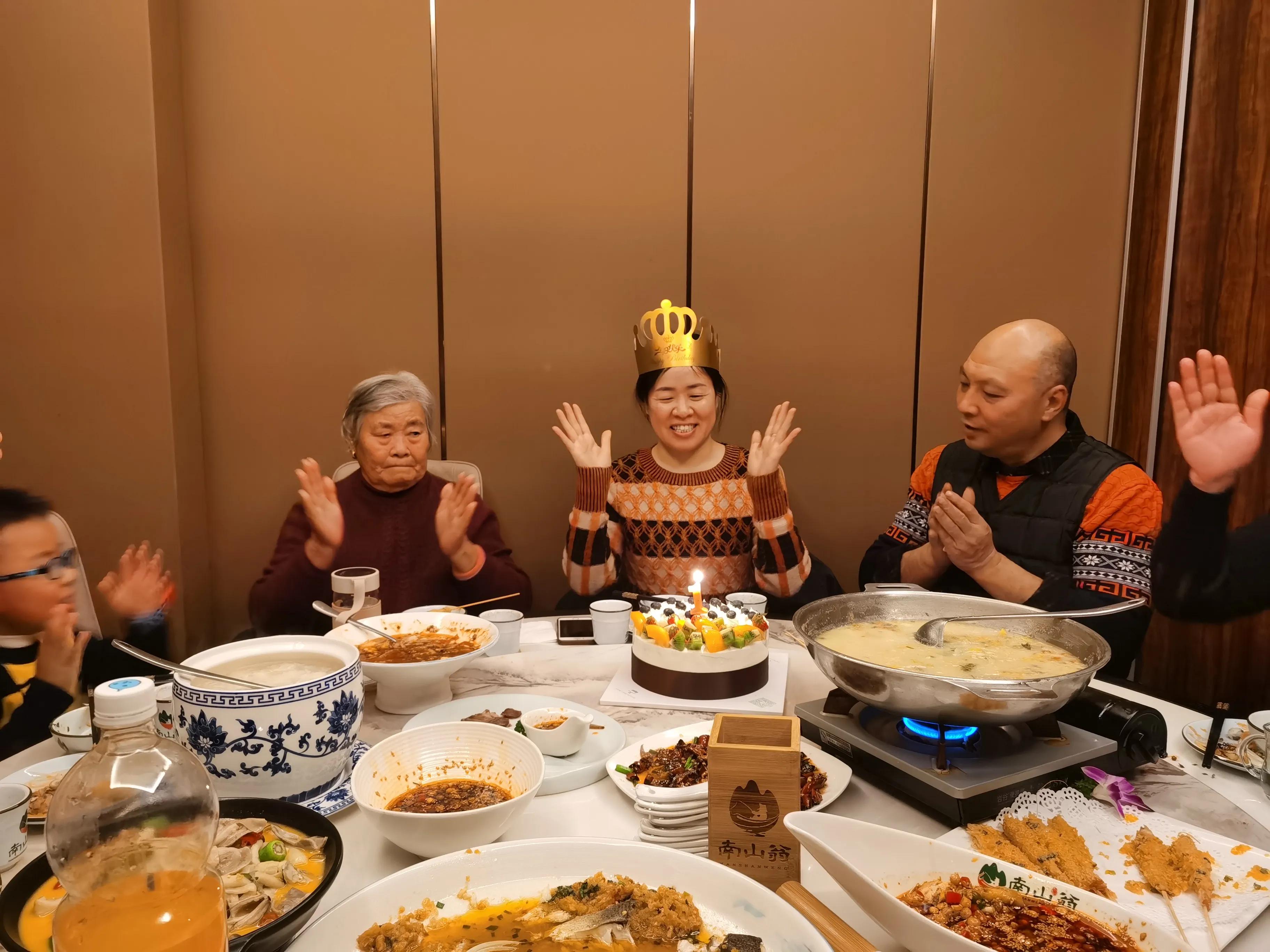 长辈微信群聊名称,自己的家人微信群聊昵称