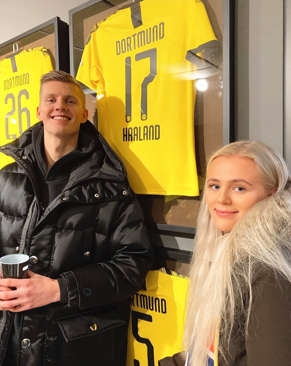 哈兰德生活大揭秘，在家喜欢波点套装，哥哥妹妹都是高颜值