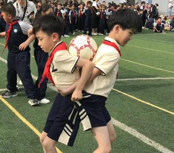 体育课自制体育器材,体育课有趣的体育器材