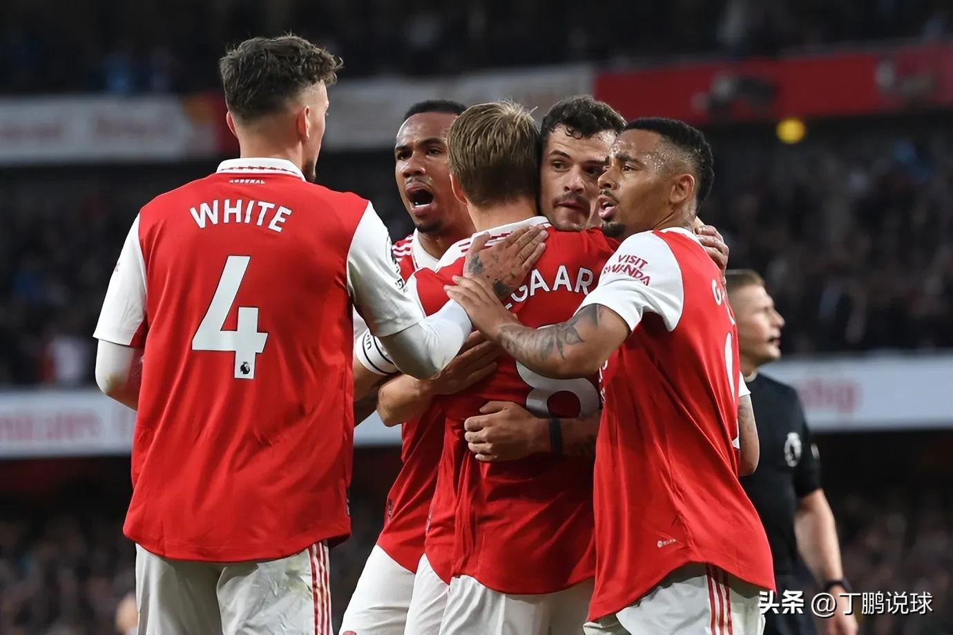 伦敦德比一边倒！整活的神灯和一盘散沙的蓝军，帮助枪手完成疗伤