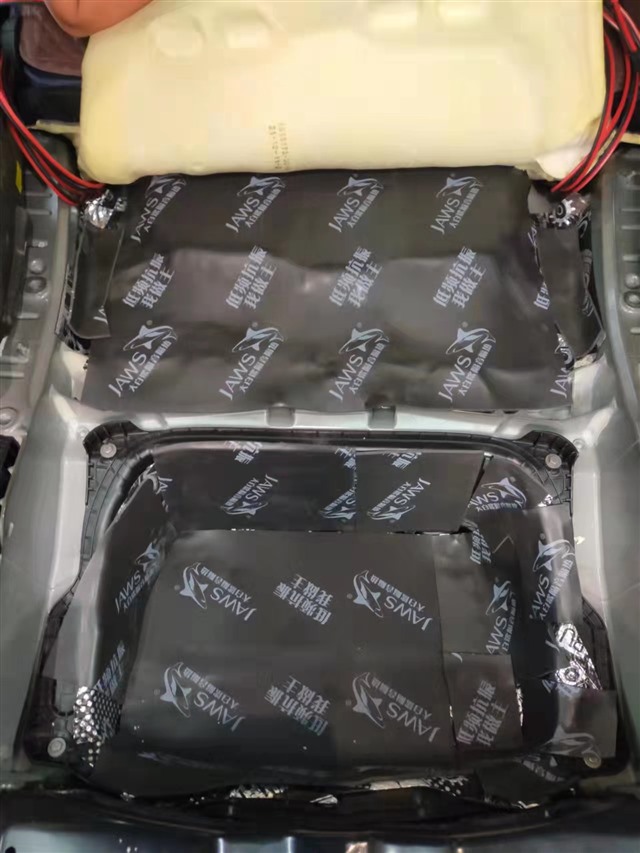 特斯拉modely音响和jbl战鼓3,汽车音响改装三分频与二分频效果