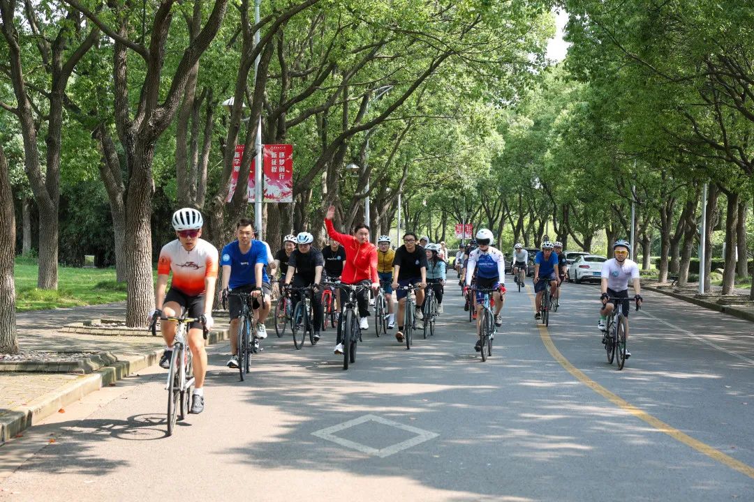 青春“骑”迹一往无前奥运冠军携手上海体育宣讲团走进华政