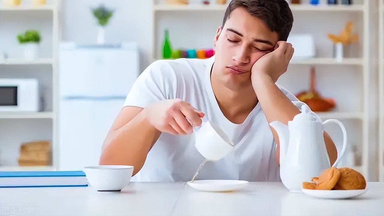 吃饱后坐着还是站着好消化,吃饱了躺着最好还是站着最好