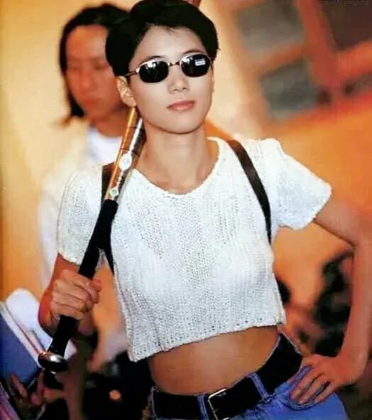 袁咏仪vs佘诗曼,袁咏仪和张智霖相差多少