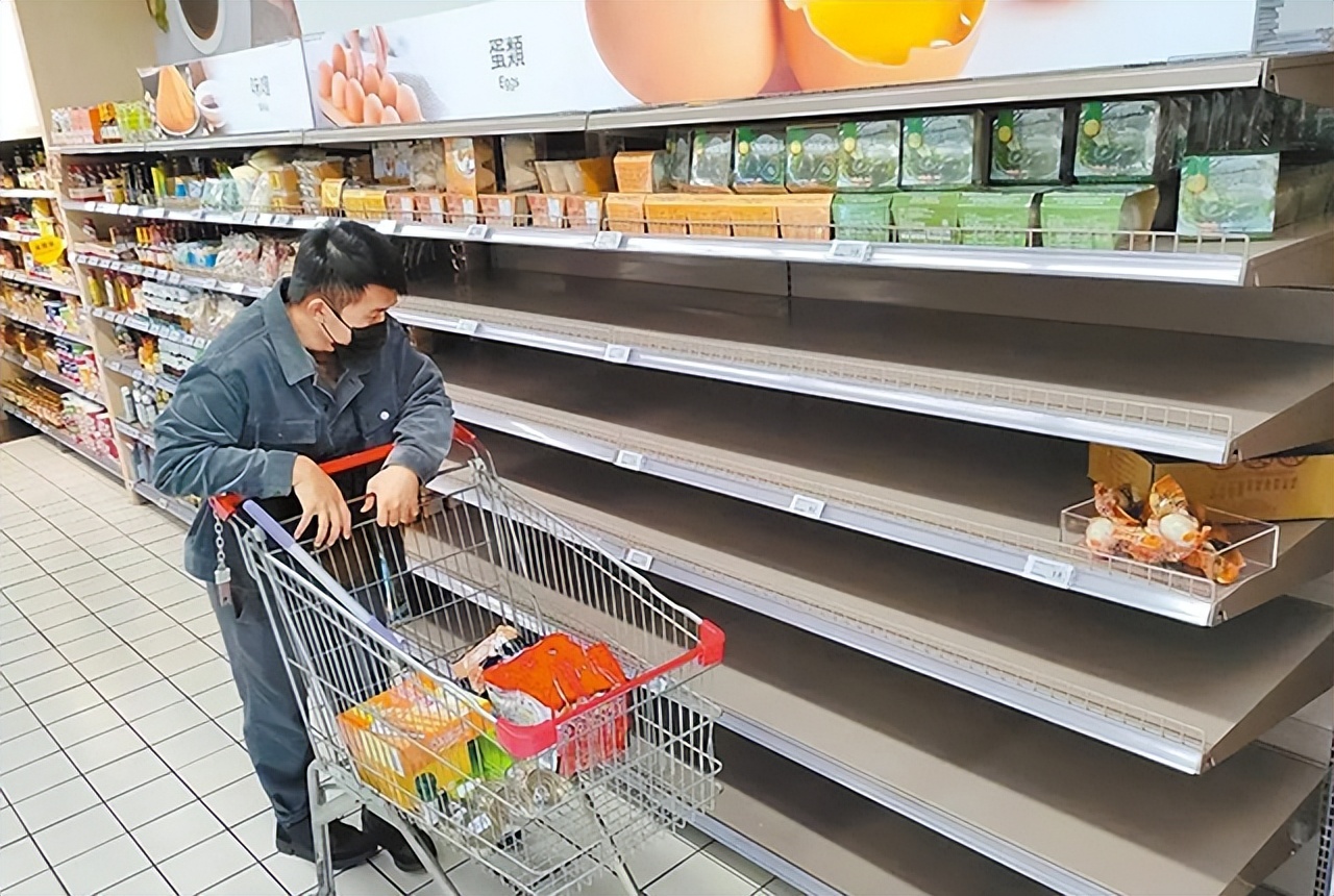 台湾400元买鸡蛋,台湾民众买24个鸡蛋花400元