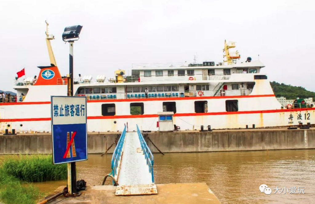 这座颜值逆天的“千岛之城”坐拥金沙白浪，还有机会偶遇荧光海哦