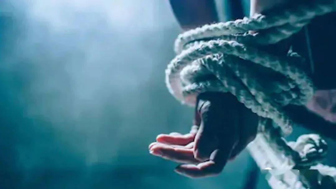 小高谈了个女朋友，却被哥哥“强行霸占”最后酿成了“三条人命”