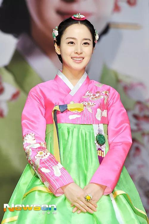 夜幕下的哈尔滨,迎来了一对儿异国双胞胎姊妹,韩国神话一夜崩碎