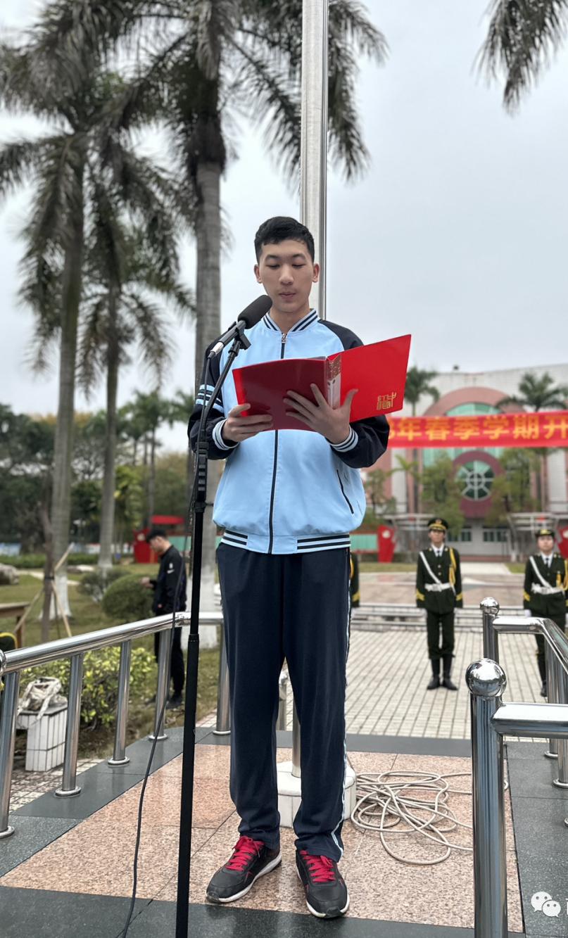 蒋岱兵夺得国际奥赛金牌正脸照片,广西高中物理竞赛蒋岱兵