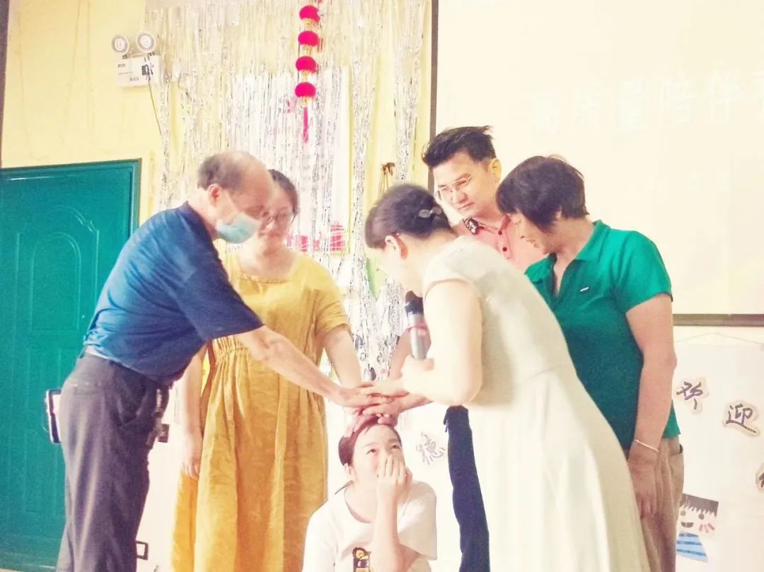 讲座父母怎样有效陪伴孩子心得,幸福家庭父母智慧讲座活动