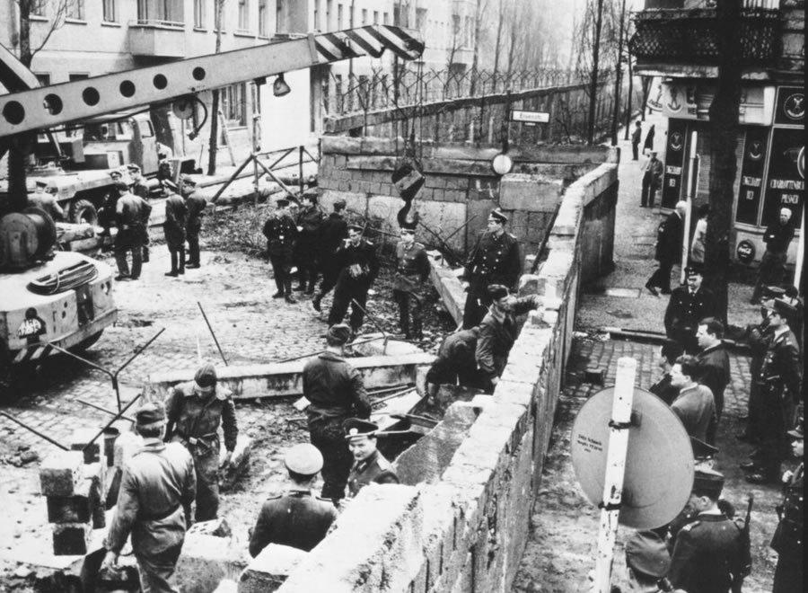 日军日记：*安妇慰**不服从管教，我很愤怒，用*刀刺**插入她的*体下**3