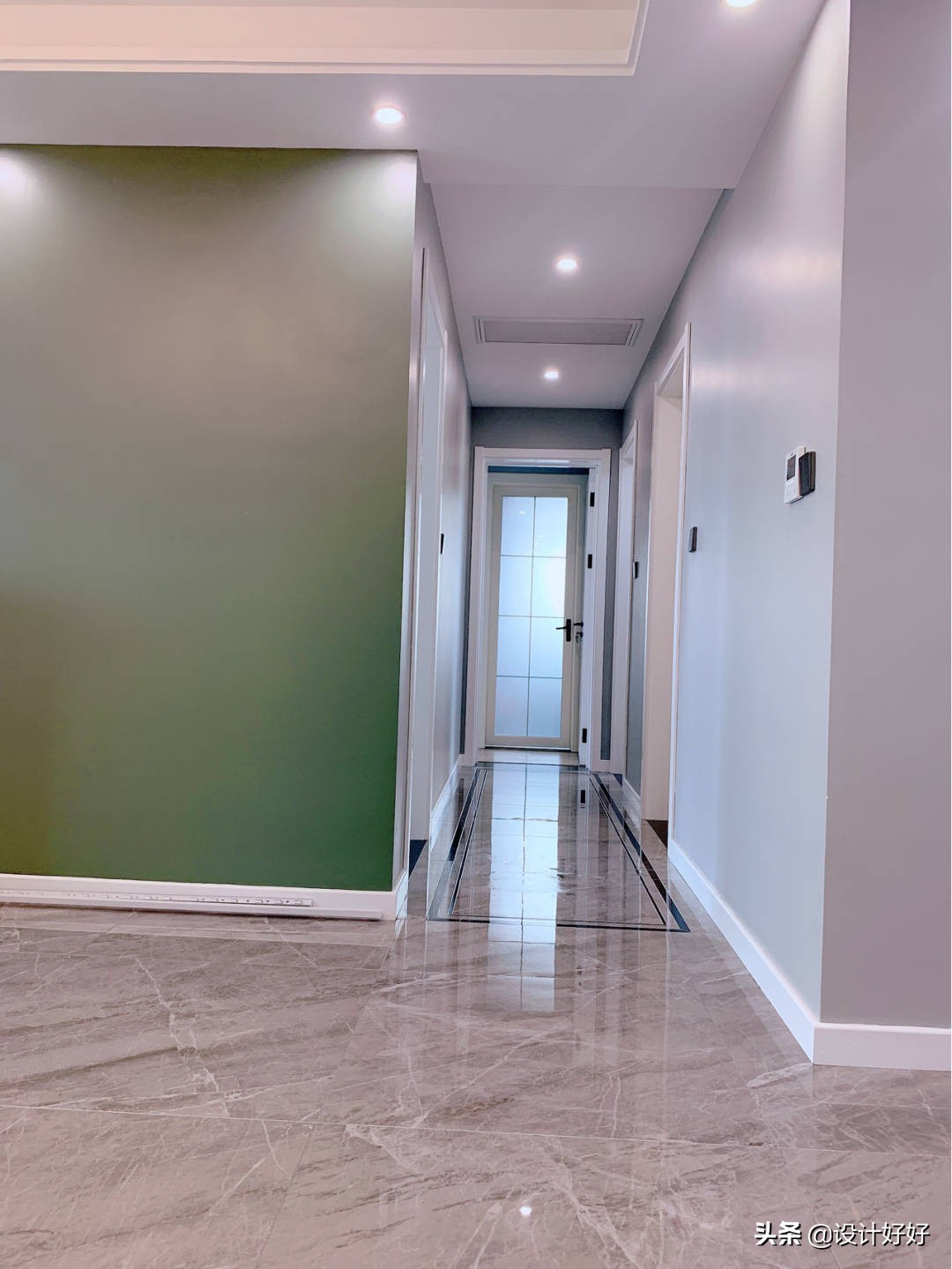灰色地砖配什么颜色的门比较好看,灰色地砖配什么颜色门和踢脚线