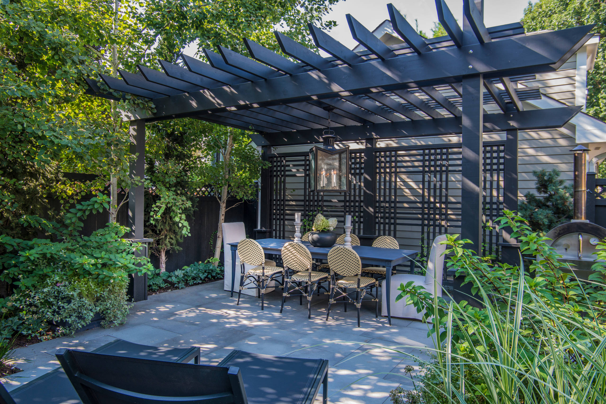 庭院轻奢花架子,一个简单的小花园