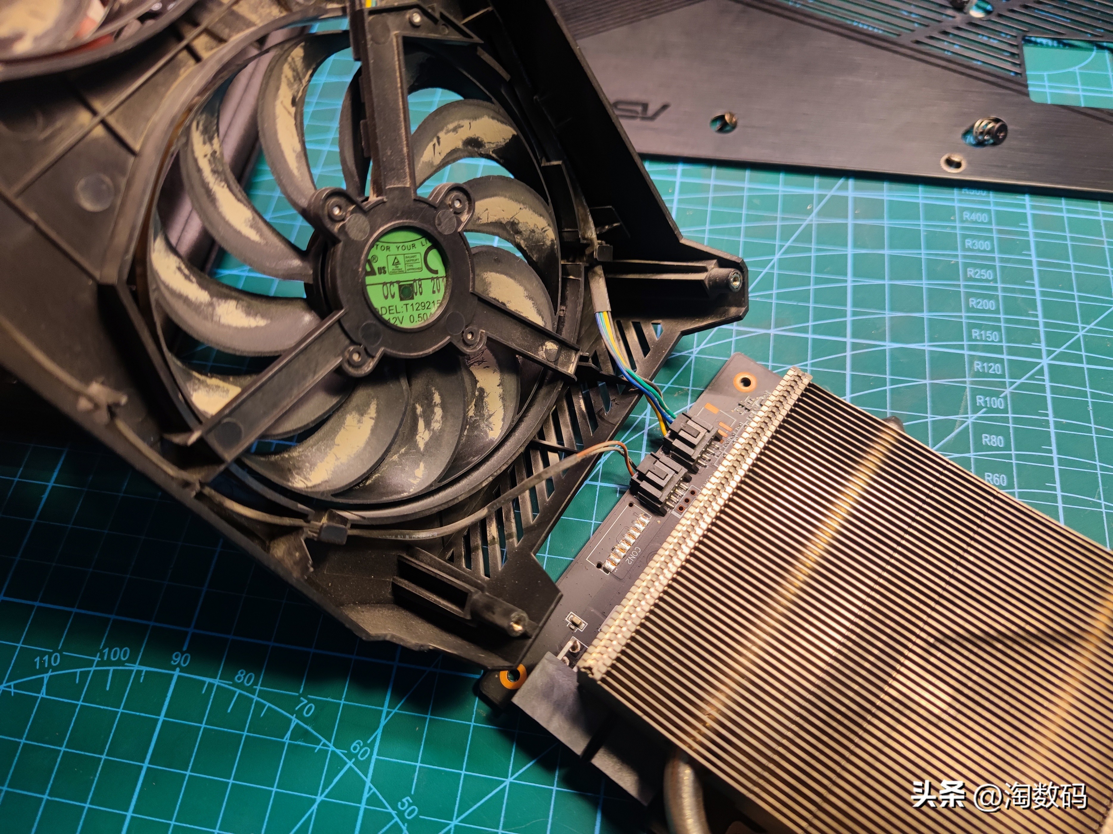 头铁矿卡配矿电:¥666块华硕RX5700+¥109块鑫谷金牌1250W装个机