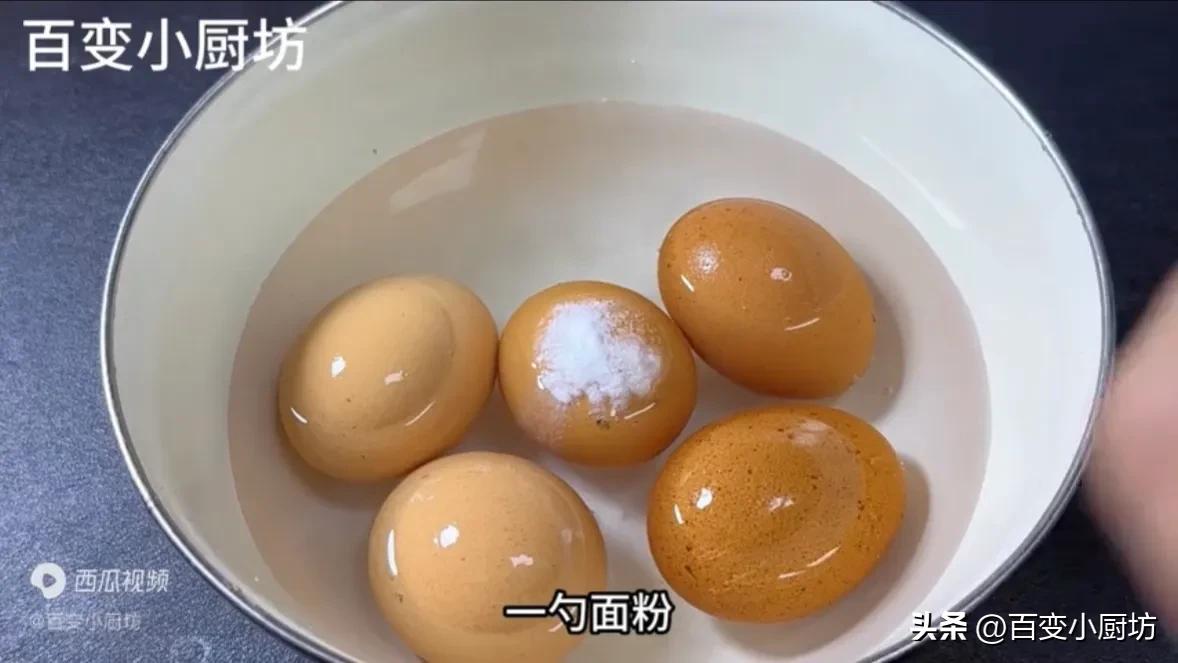 水煮荷包蛋怎么煮才不会散开,荷包蛋不要直接下锅煮教你小窍门