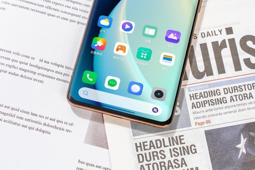 轻奢皮制，一轮“日出”照新城真我11Pro深度评测