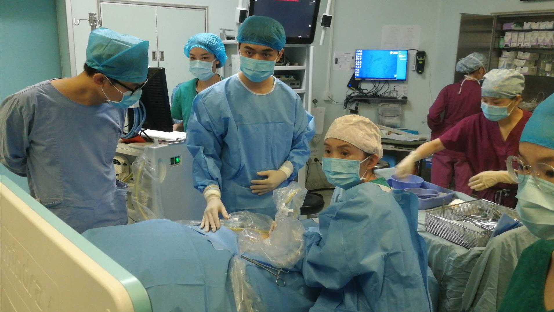 小孩身上有小红点抹啥药,孩子身上起了一个化脓性肉芽肿