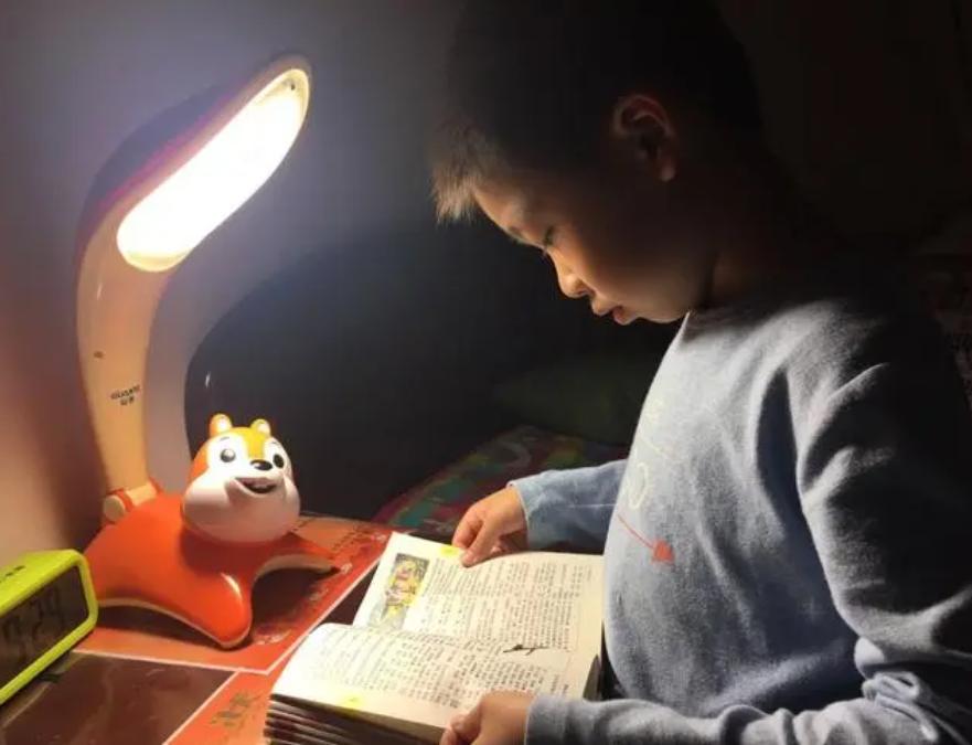 其实它是隐形富豪！大家都在“白嫖”的新华书店，到底靠啥赚钱？