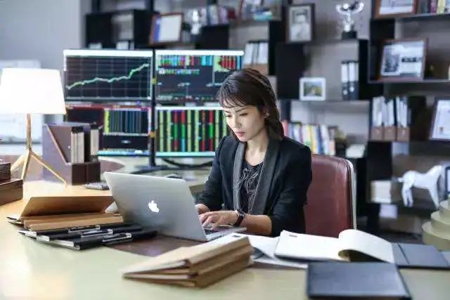 高颜值金融女做什么,金融女都很漂亮吗