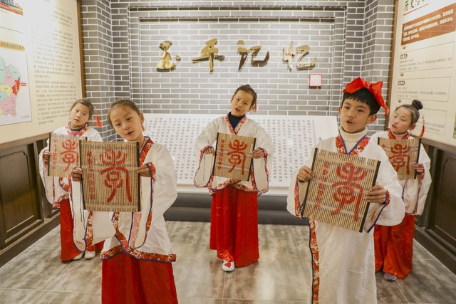 青少年虚荣心和攀比心理如何引导,虚荣心背后的心理需求是什么