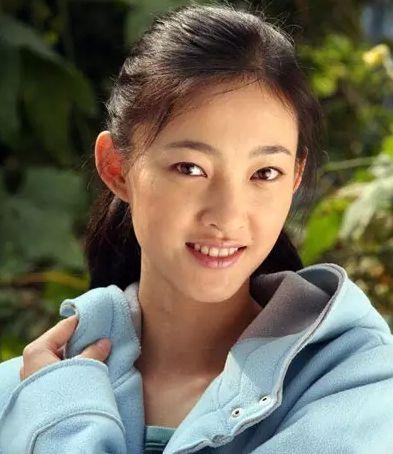 女子割双眼皮失败像瞪眼,女明星割双眼皮对比照