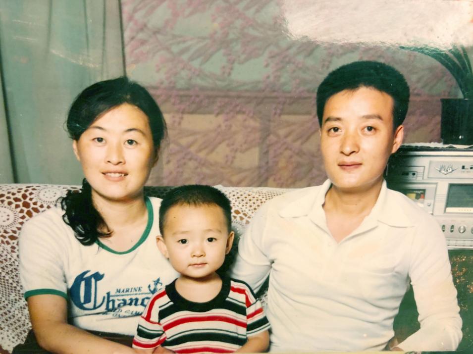 演员张桐：留学时穷得吃狗粮，曾多次自杀未遂，女友陪他走出低谷