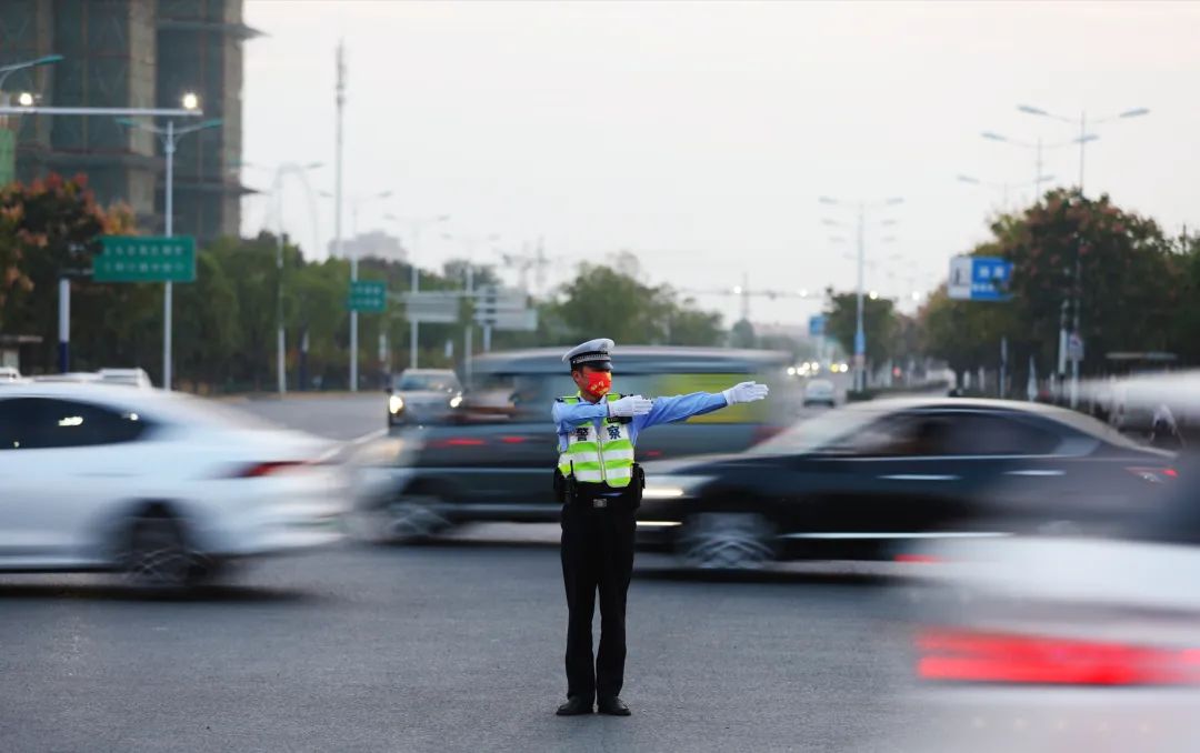 守护平安稳定我们在行动,国庆中秋长假全市治安稳定
