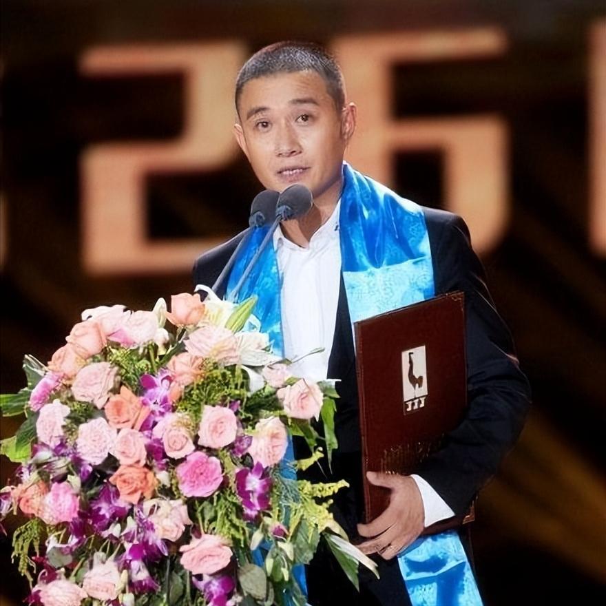 文章和女儿亮相机场最新,文章女儿爱马