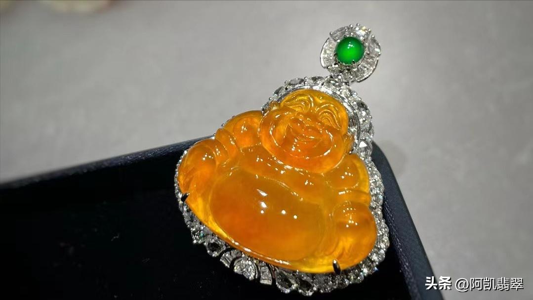 假翡翠用紫外线灯照有什么反应,紫外线照射翡翠的检测方法