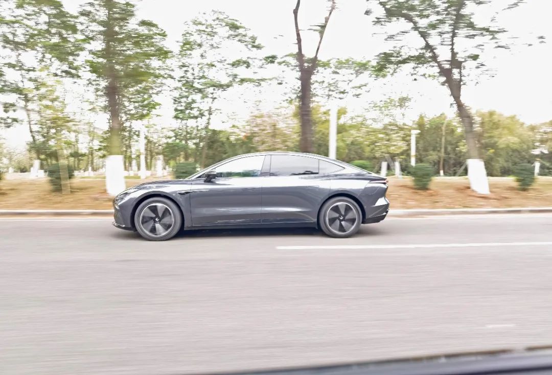 飞凡f7迈巴赫座舱舒适跟豪华区别,飞凡f7巴赫座舱第一章