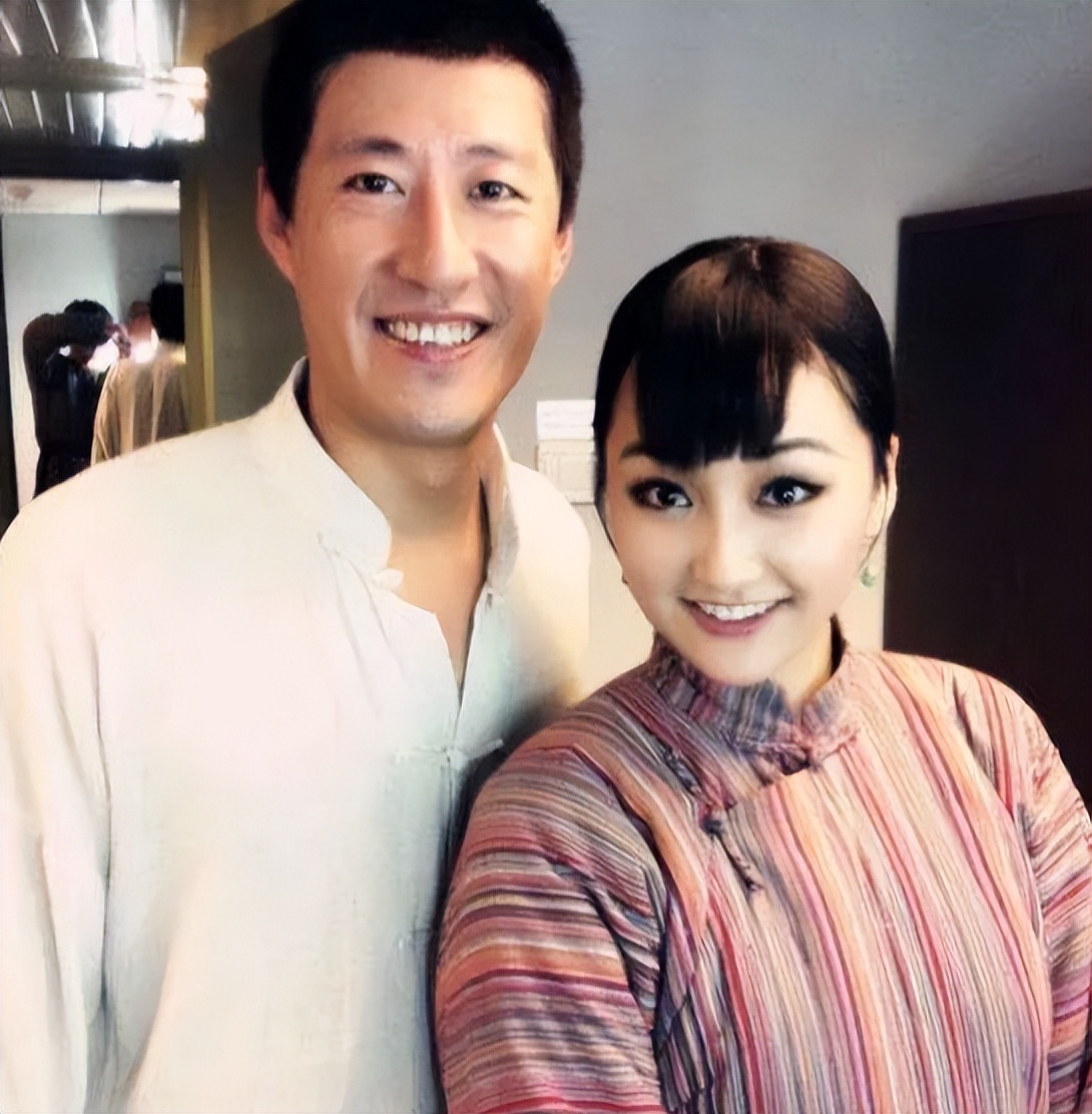 表面很正派的伪君子,表面正人君子实际上腹黑小说