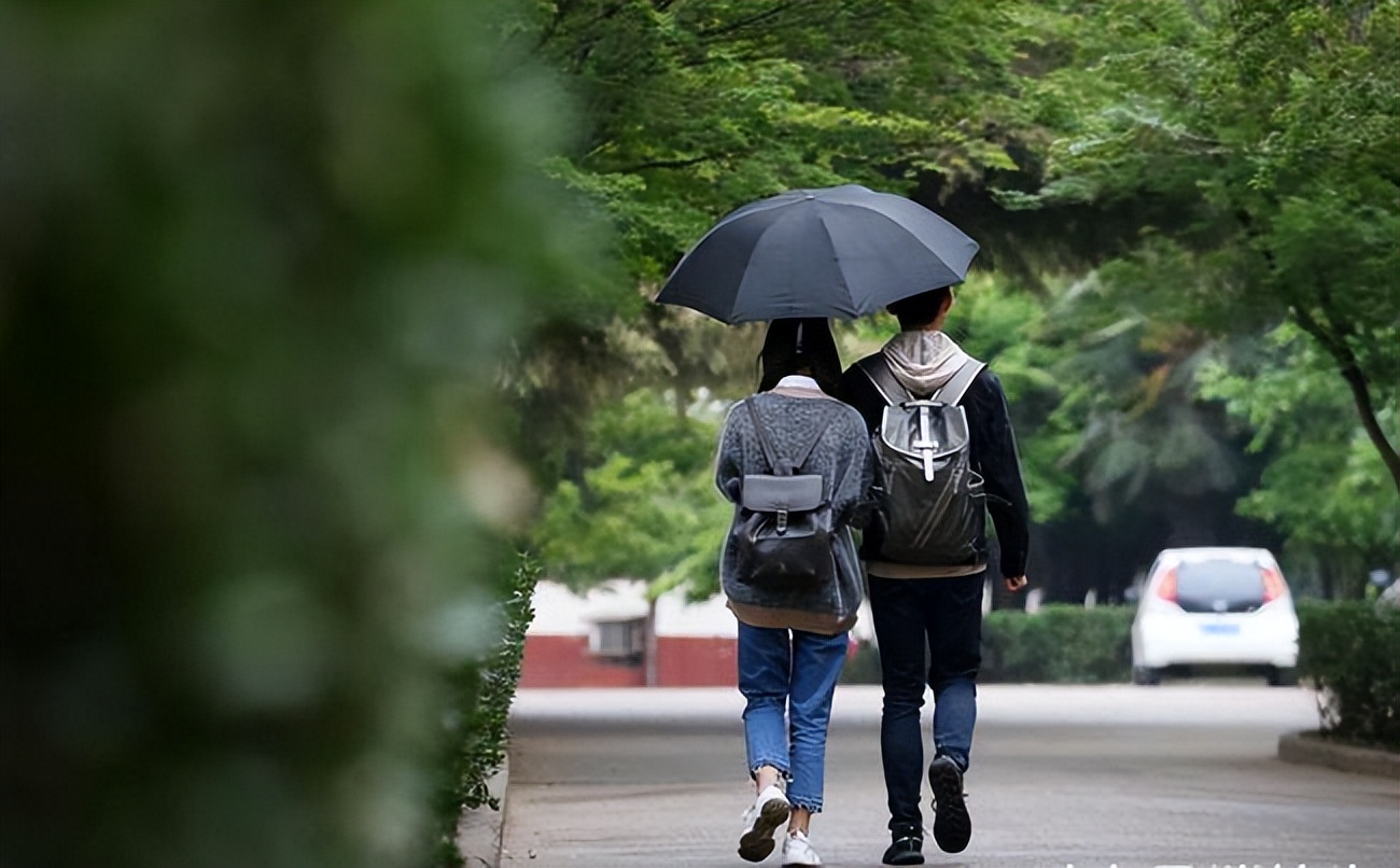 老板给买的衣服,老板给我们买的新衣服