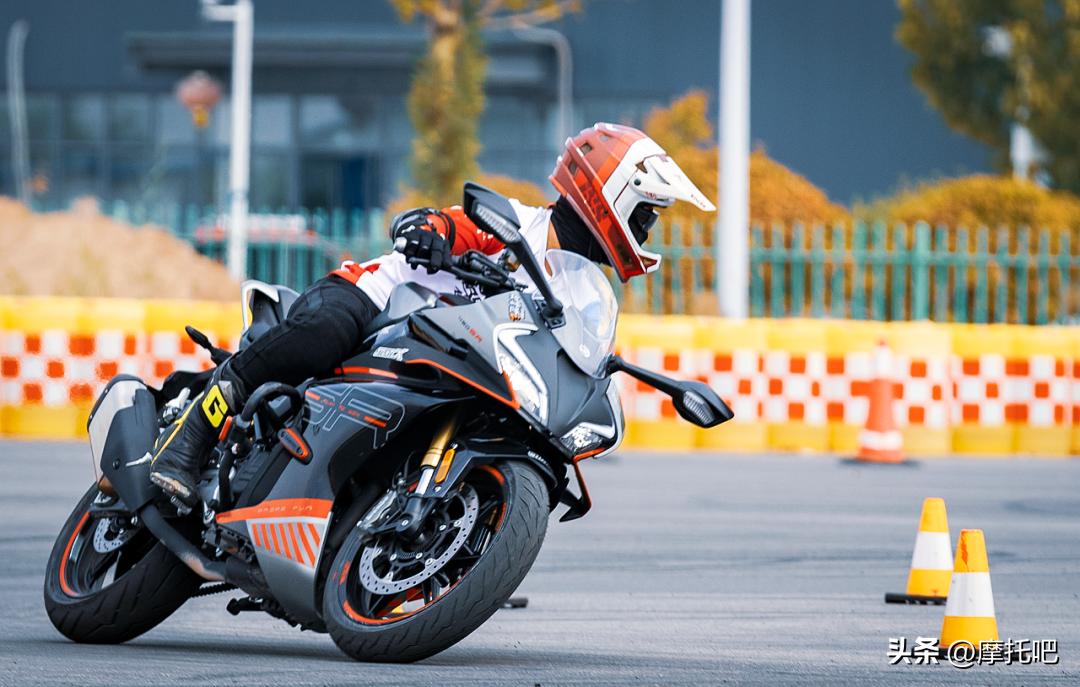 摩托车轮胎300-18和9090-18通用吗,摩托车轮胎选择哪种比较好