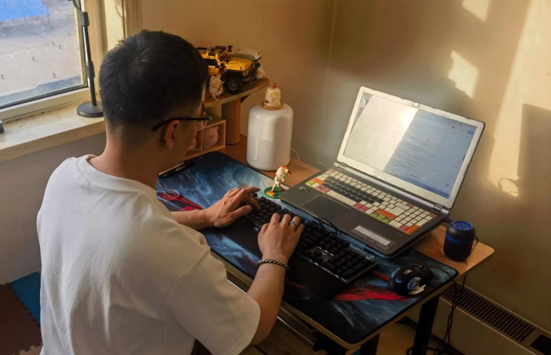 从电焊工到小镇作家，这个95后在番茄小说奔赴人生“自由”