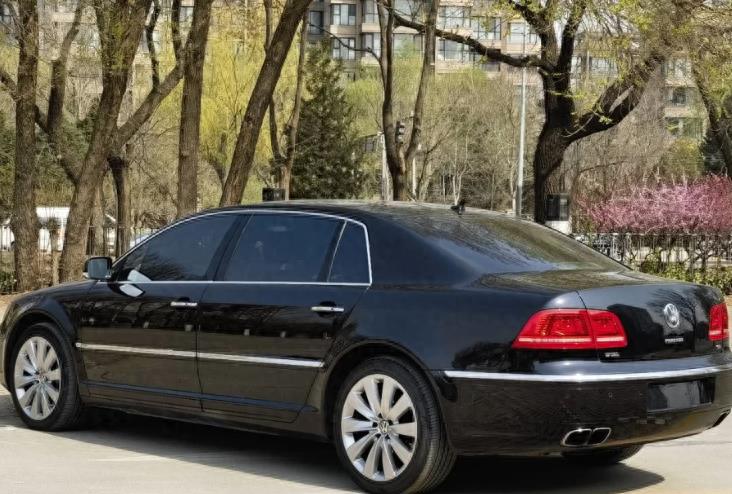 2011辉腾6.0多少钱,2011年黑色大众辉腾3.6l