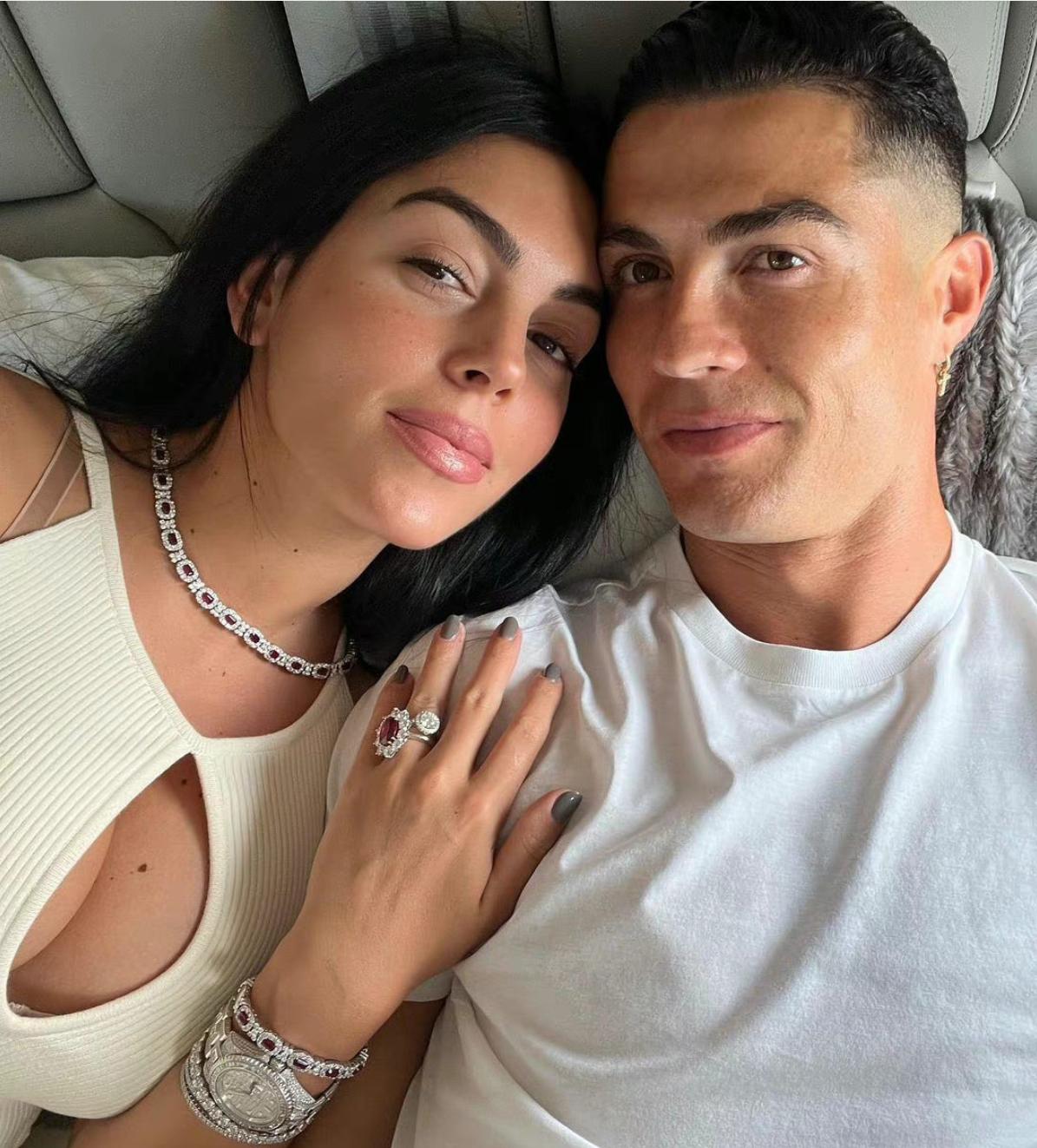 乔治娜送c罗几台车了,乔治娜送了几辆车给c罗了