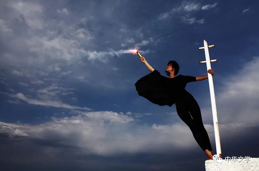 如果你真的找不到我就让举过头顶的那截火把做我活生生的偏旁